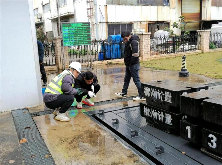 有效降低汽车侧翻风险！柳州汽车产业机动车侧倾验台计量校准正在进行中